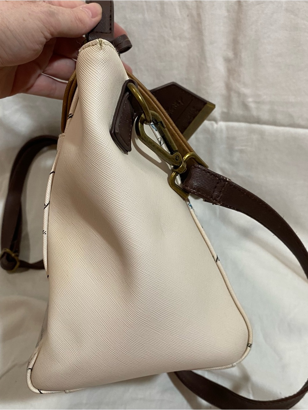 Disney Loungefly Alice in Wonderland Tan & Cream Crossbody Satchel READ - Picture 6 of 14